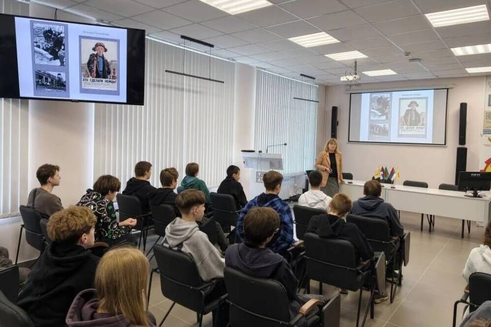 Студенты Донского политехнического колледжа почтили жертв нацизма